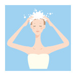 シャンプーをする女性