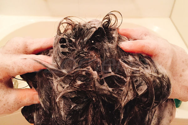 シャンプーだけで自然に白髪が染まるお手軽毛染め